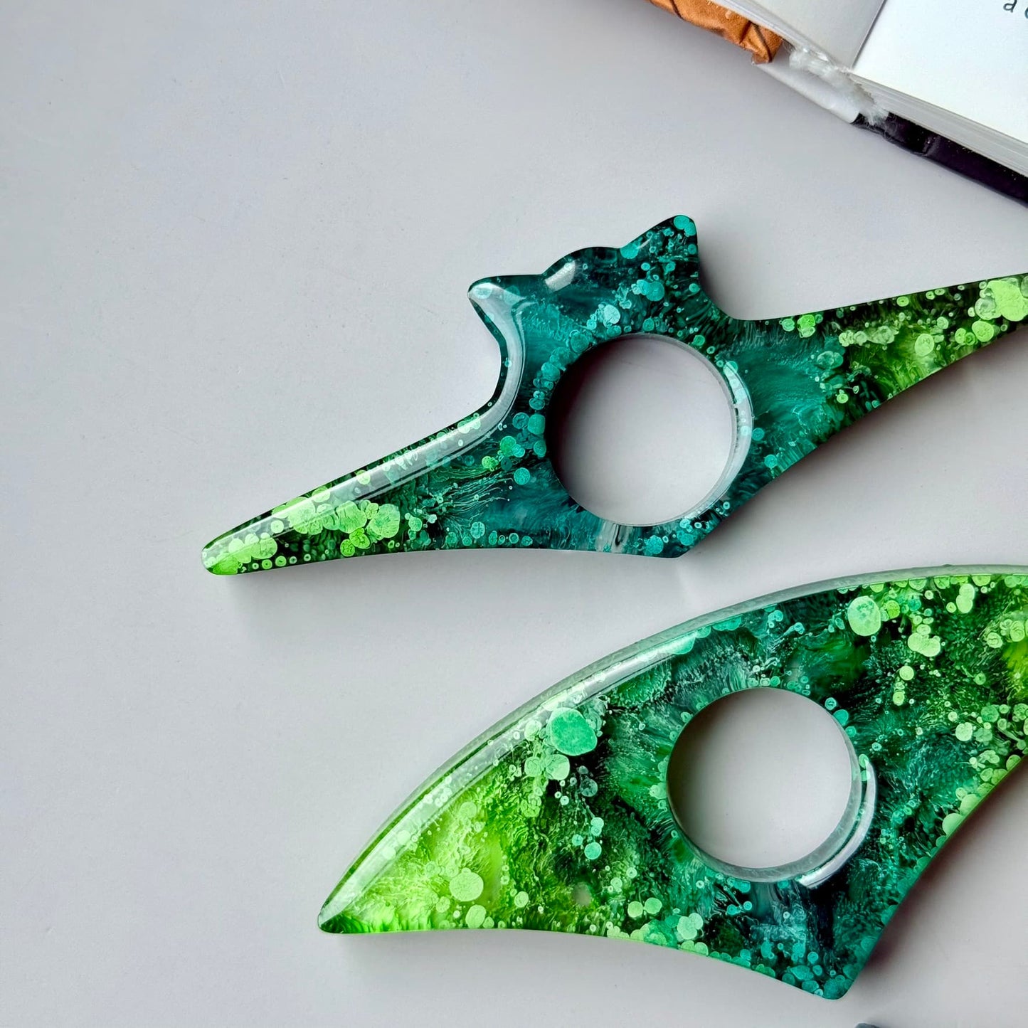 Green Resin Page Holder Set – Alcohol Ink Art