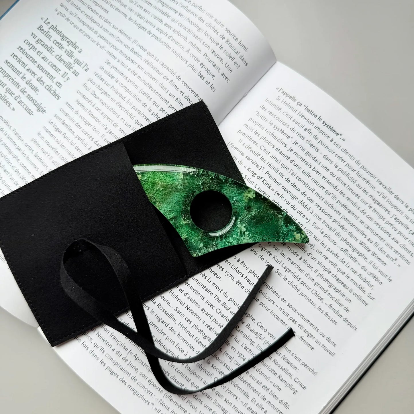 Green Resin Page Holder – Alcohol Ink Design + Gift Pouch
